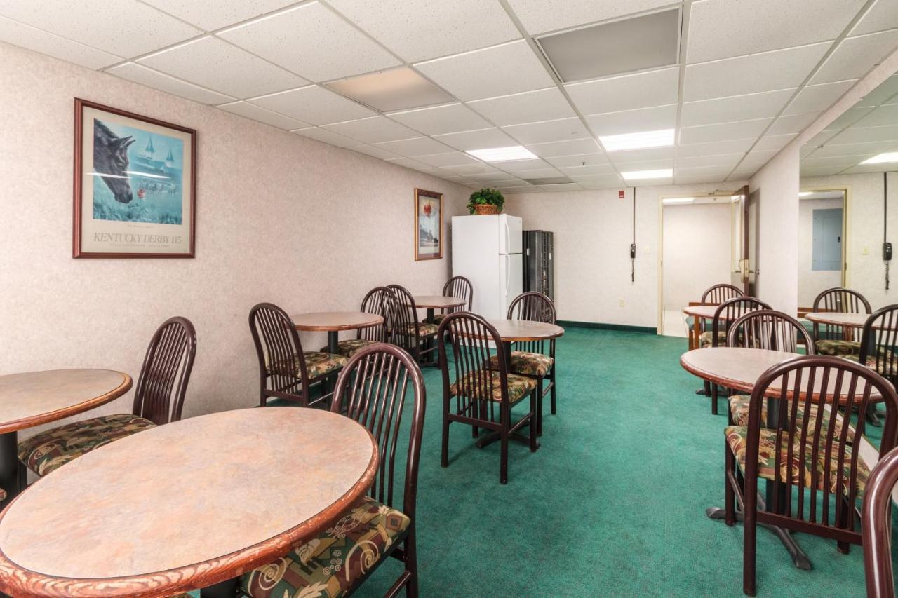 Red Roof Inn Morehead Exterior photo